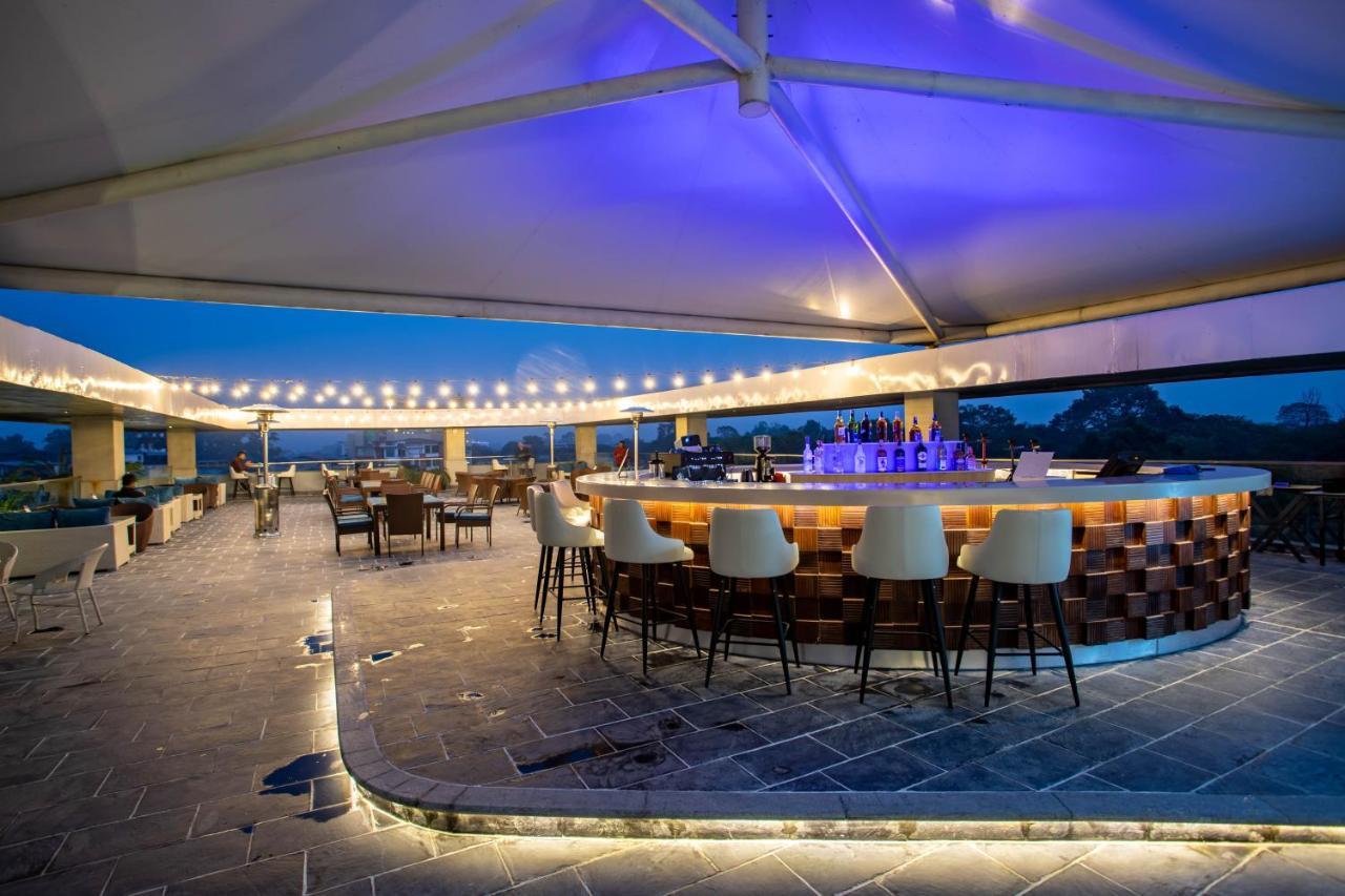 Hotel Siraichuli Читван Экстерьер фото