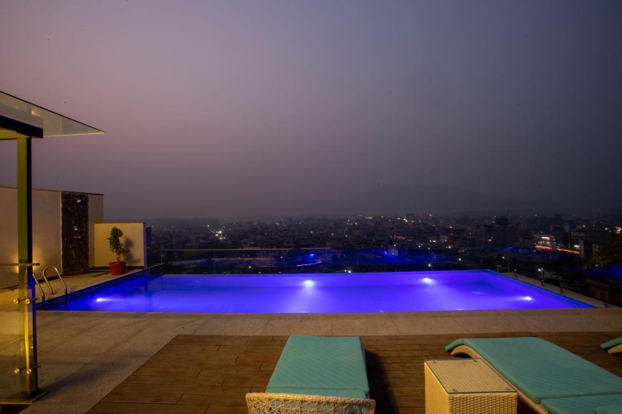Hotel Siraichuli Читван Экстерьер фото